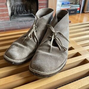 Clarks Desert Boots, tan suede